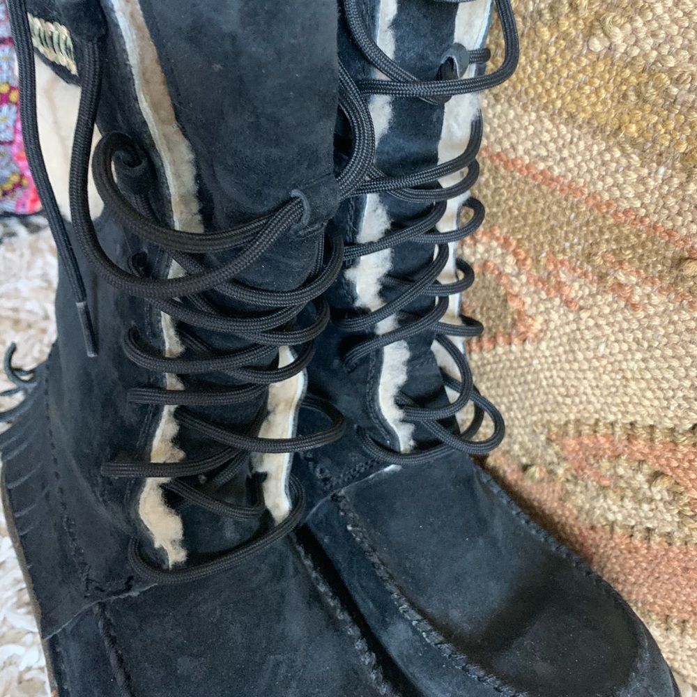UGGS - Picture 4 of 10